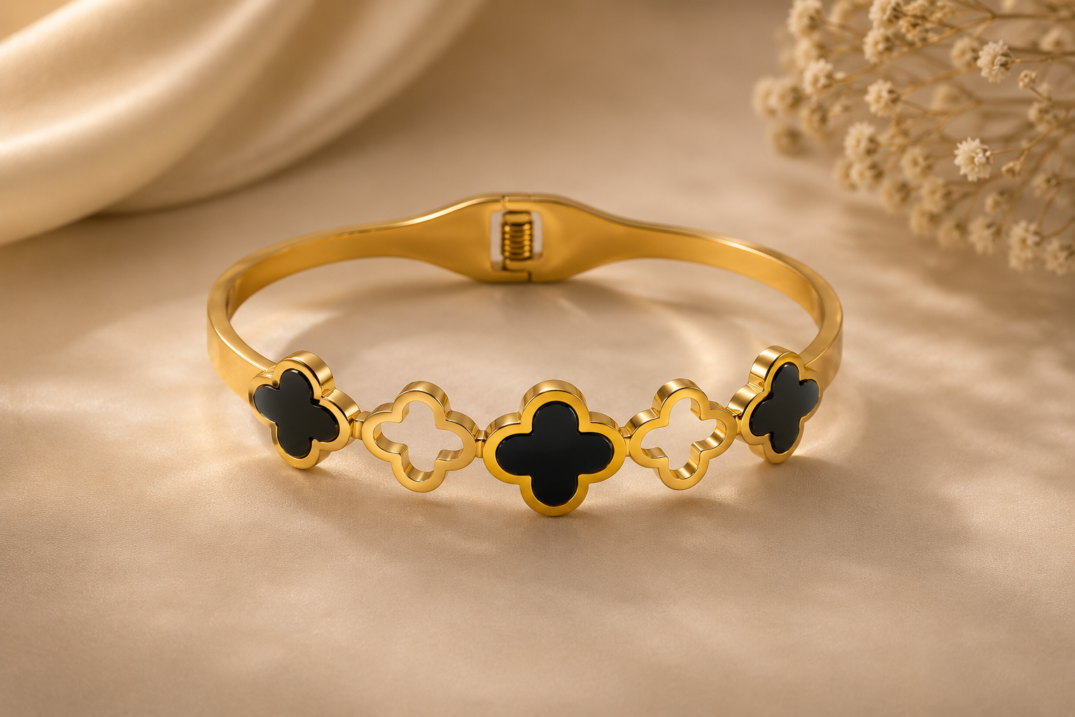 Eternal Clover Bracelet